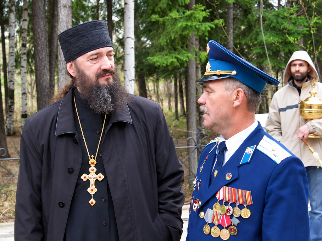 аллею памяти&nbsp; погибшим воинам в Афганистане и&nbsp; Чечне