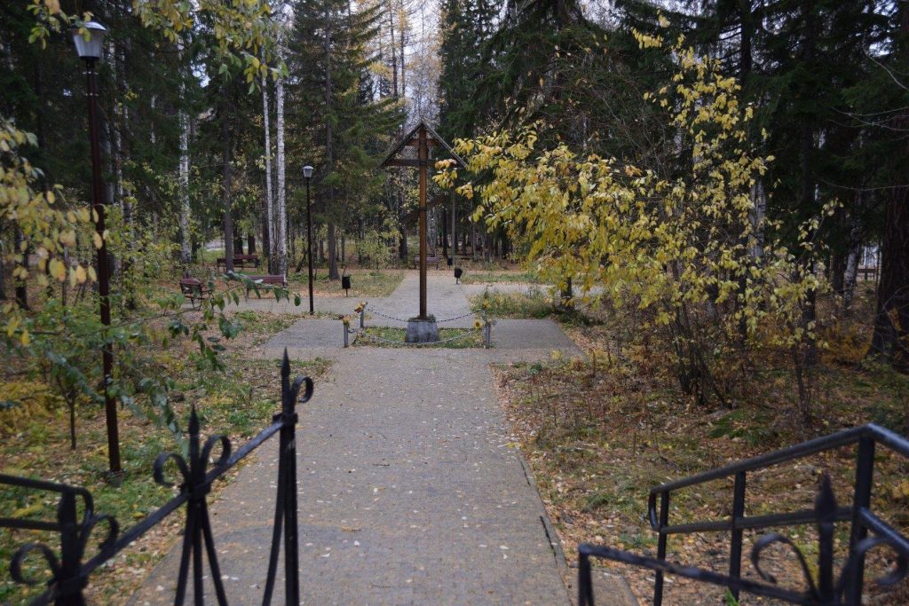Поклонный крест у Часовни в честь иконы Божией Матери «Взыскание погибших»