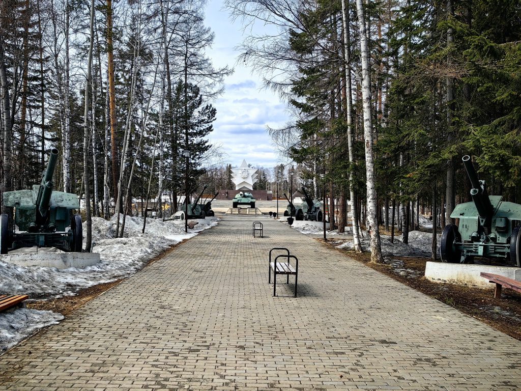 Мемориальный комплекс «Три звезды» в Усть-Илимске