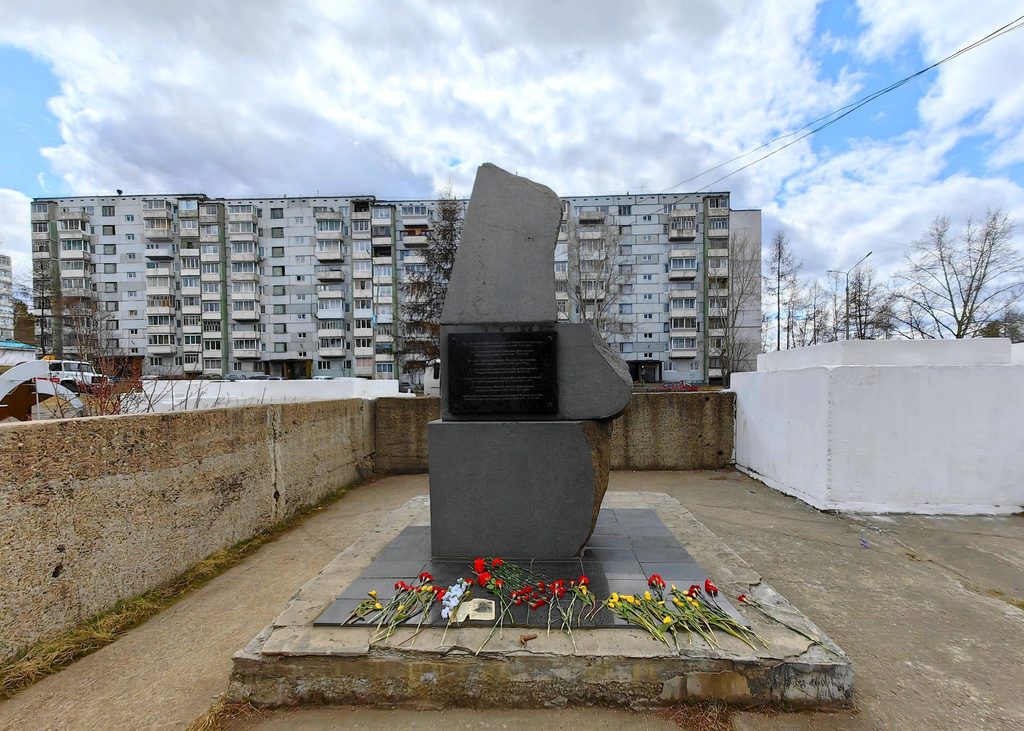 Памятный знак сотрудникам правоохранительных органов, погибшим при исполнении служебного долга