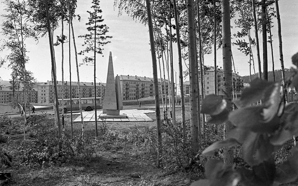 Обелиск Славы в Усть-Илимске. Историческое фото