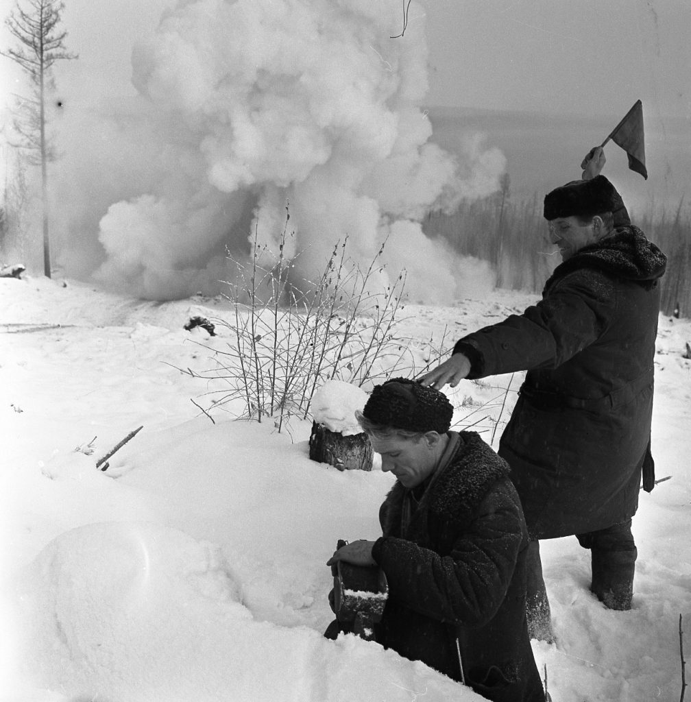 Взрывные работы на автодороге Братск — Усть-Илимск, 1962 г.