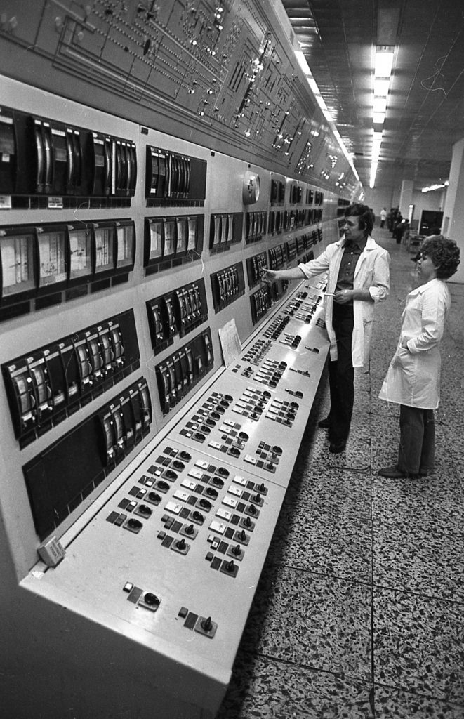 Главный щит управления варочного цеха Усть-Илимского ЛПК, 1980 г.
