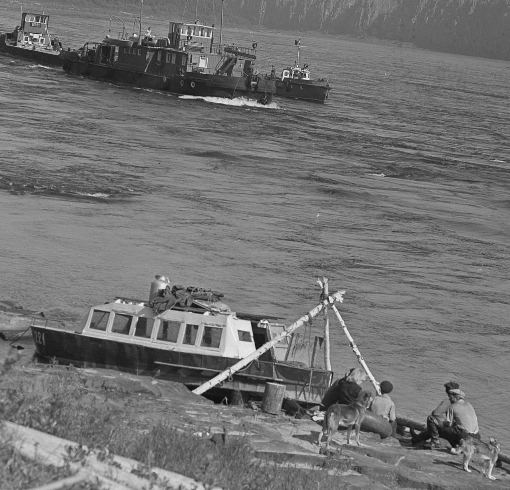 Грузы для строителей Усть-Илимской ГЭС, 1962 г.