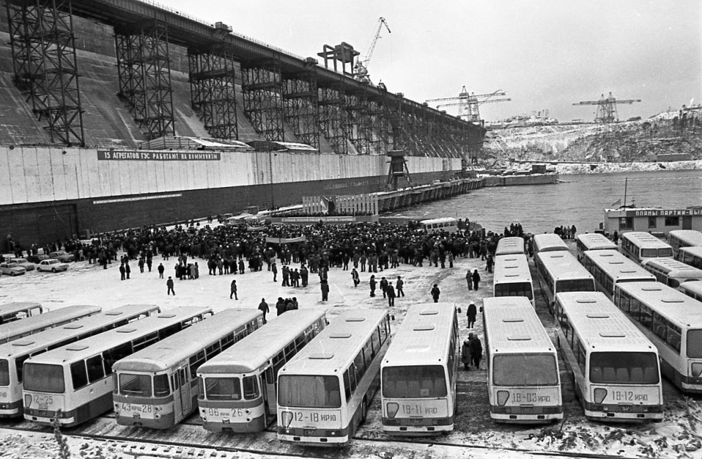Митинг на ГЭС. Пуск 15-го агрегата, 1977 г.