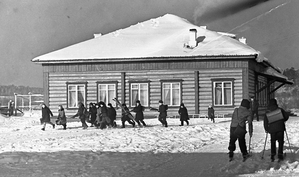 Первая школа в селе Невон, 1964 г.