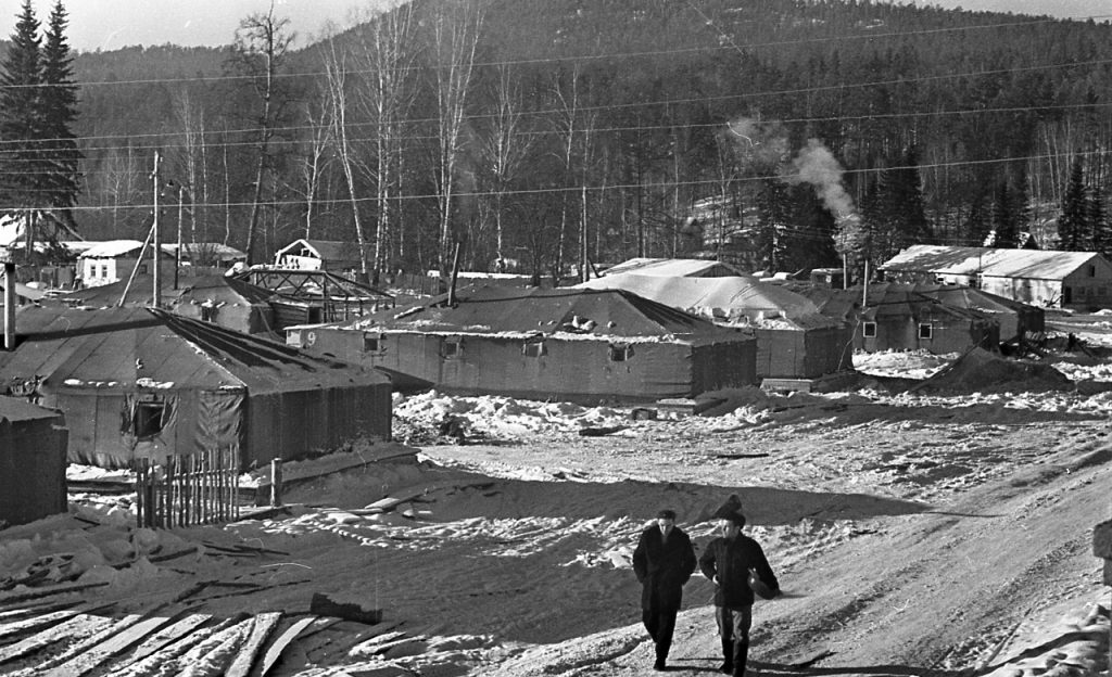 Первые палатки строителей Усть-Илимской ГЭС, 1960 г.