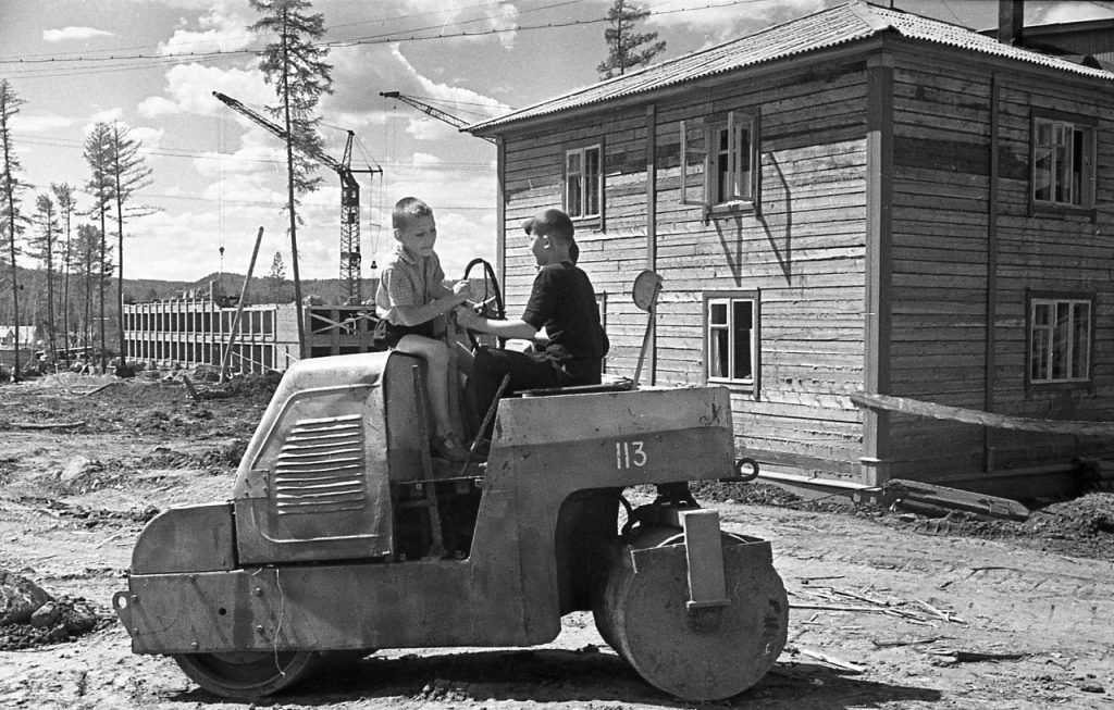 Усть-Илимск благоустраивается, 1964 г.