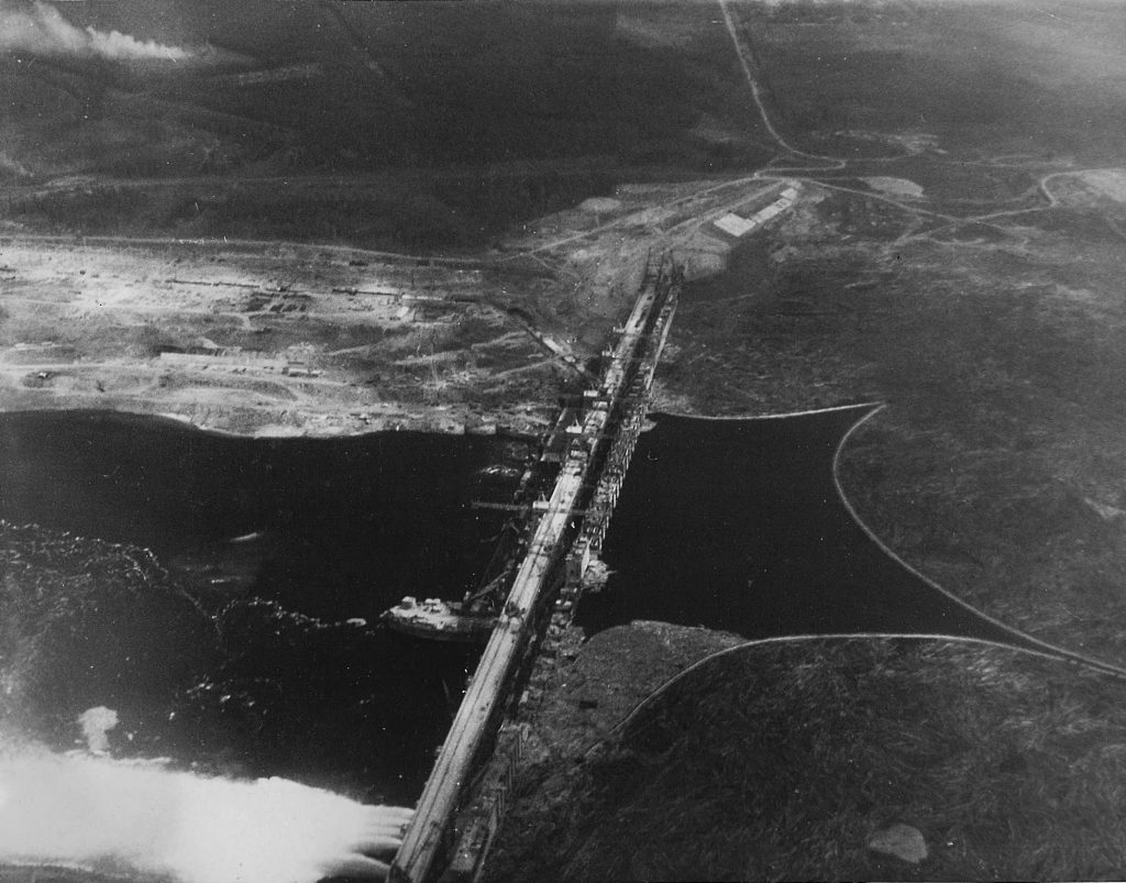Вид верхней эстакады ГЭС, 1971 г.