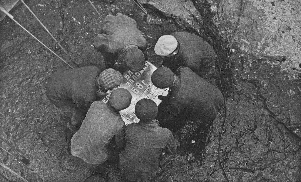 Заложили первый блок плотины, 1968 г.