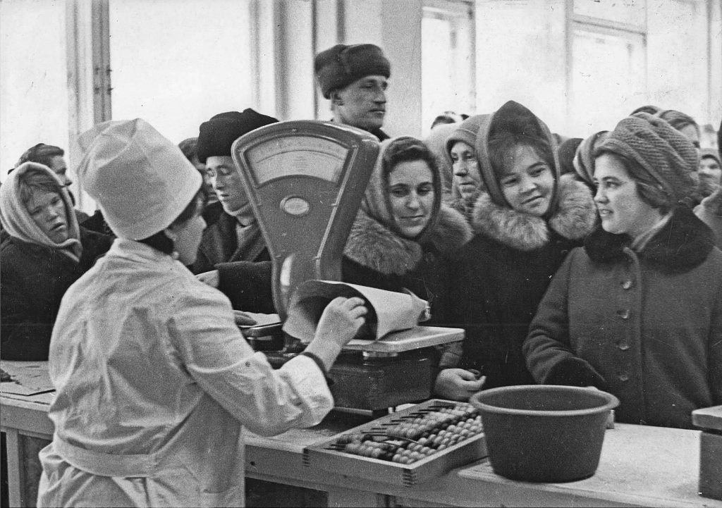 Оборина открывает магазин «Рябина», 1975 г.