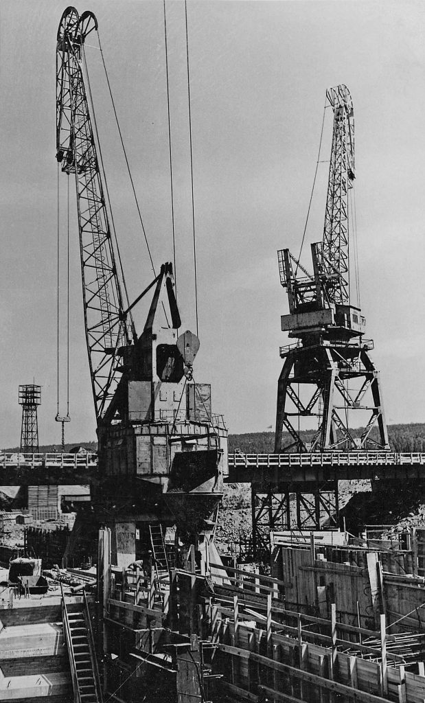 Правобережная плотина, 1971 г.