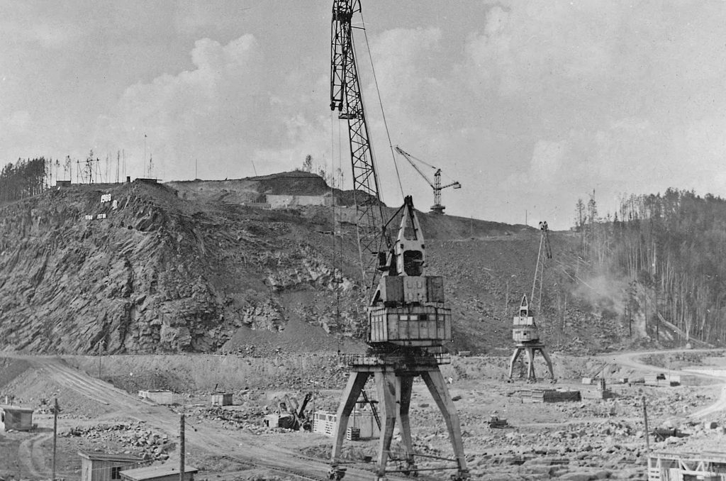 Работа в котловане I очереди, 1967 г.