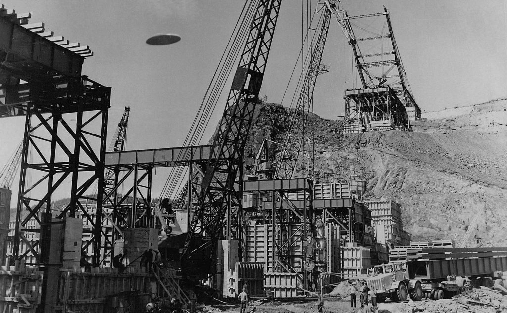 Работа в котловане первой очереди, 1968 г.