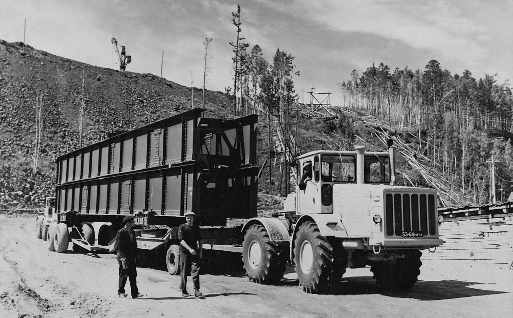 Транспортировка пролётного строения эстакады, 1971 г.