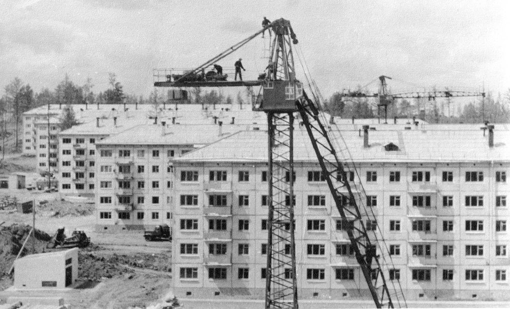 Город строится