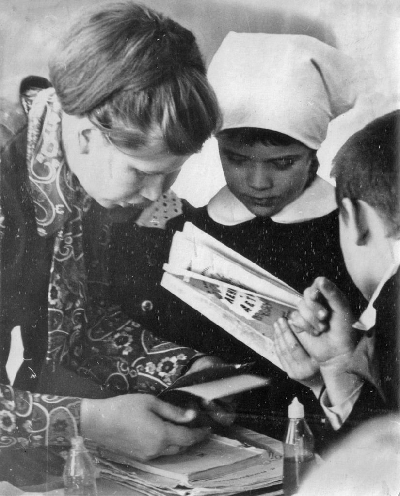 Оборина Раиса Петр. Библиотечный урок. Школа № 3, 1972–73 уч. г.