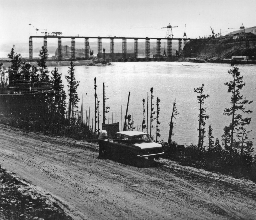 Общий вид эстакады с нижнего бьефа, июнь 1971 г.